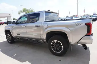 Toyota Tacoma 2024 4x2 SR5 4dr Double Cab 5.0 ft SB