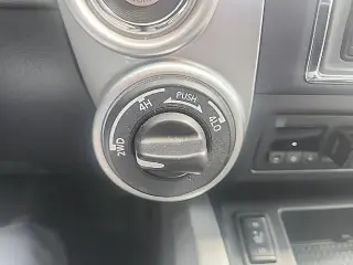 Nissan Titan 2021 4x4 SV 4dr Crew Cab 5.6 ft. SB