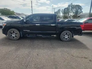 Nissan Titan 2021 4x4 SV 4dr Crew Cab 5.6 ft. SB