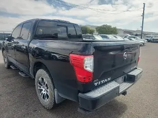 Nissan Titan 2021 4x4 SV 4dr Crew Cab 5.6 ft. SB