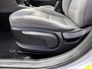 Hyundai ELANTRA 2017 SE 4dr Sedan 6M (US)