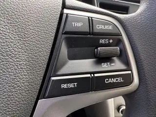 Hyundai ELANTRA 2017 SE 4dr Sedan 6M (US)