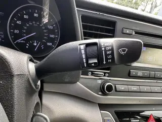 Hyundai ELANTRA 2017 SE 4dr Sedan 6M (US)