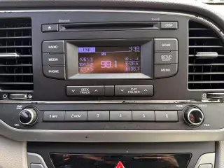 Hyundai ELANTRA 2017 SE 4dr Sedan 6M (US)