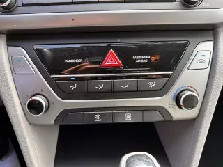 Hyundai ELANTRA 2017 SE 4dr Sedan 6M (US)