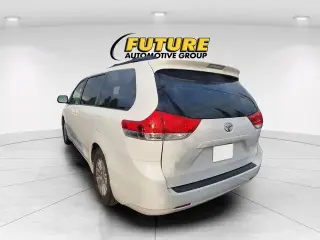 Toyota Sienna 2013 XLE 7-Passenger Auto Access Seat 4dr Mini-Van