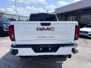 2023 GMC Sierra 2500HD 4WD Crew Cab Standard Bed AT4