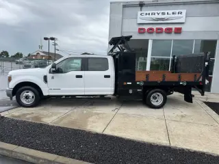 Ford F-350 Super Duty 2019 4x2 XLT 4dr Crew Cab 179 in. WB DRW Chassis