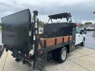 Ford F-350 Super Duty 2019 4x2 XLT 4dr Crew Cab 179 in. WB DRW Chassis