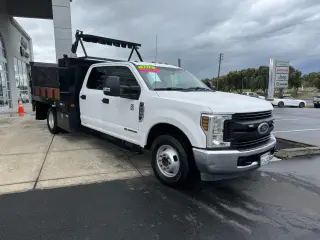 Ford F-350 Super Duty 2019 4x2 XLT 4dr Crew Cab 179 in. WB DRW Chassis
