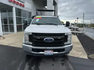 Ford F-350 Super Duty 2019 4x2 XLT 4dr Crew Cab 179 in. WB DRW Chassis