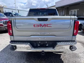 2023 GMC Sierra 1500 4WD Crew Cab Short Box SLT