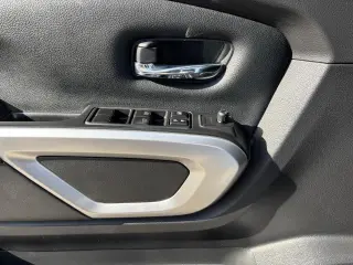 2022 Nissan Titan SV