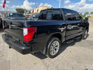 2022 Nissan Titan SV