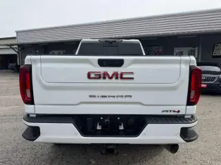 2021 GMC Sierra 2500HD AT4 Crew Cab 4WD