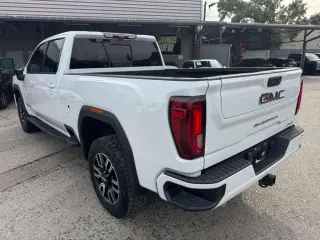 2021 GMC Sierra 2500HD AT4 Crew Cab 4WD