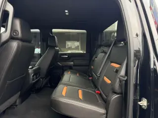 2022 GMC Sierra 2500HD AT4 Crew Cab 4WD