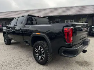 2022 GMC Sierra 2500HD AT4 Crew Cab 4WD