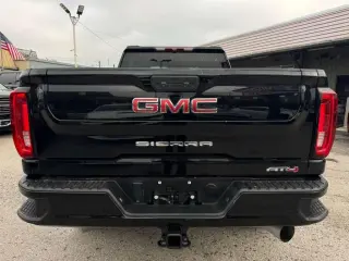 2022 GMC Sierra 2500HD AT4 Crew Cab 4WD
