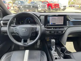2025 Toyota Camry SE |