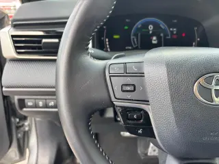 2025 Toyota Camry SE |