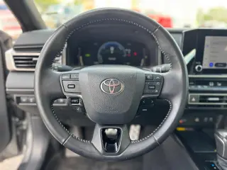2025 Toyota Camry SE |