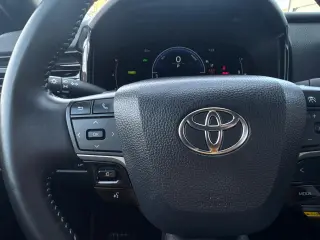 2025 Toyota Camry Hybrid SE