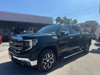 2022 GMC Sierra 1500 SLT Crew Cab 4WD