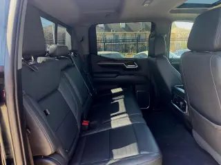 2022 GMC Sierra 1500 SLT Crew Cab 4WD