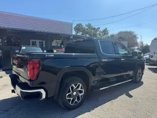 2022 GMC Sierra 1500 SLT Crew Cab 4WD