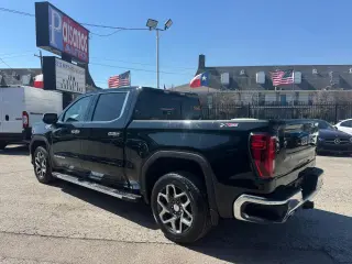 2022 GMC Sierra 1500 SLT Crew Cab 4WD