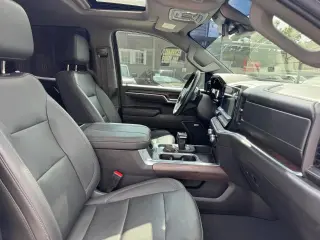 2023 GMC Sierra 1500 SLT Crew Cab 4WD