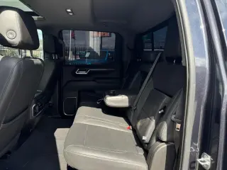 2023 GMC Sierra 1500 SLT Crew Cab 4WD