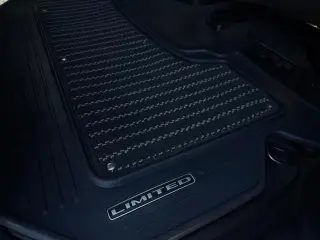 2022 RAM 1500 Laramie Crew Cab SWB 4WD