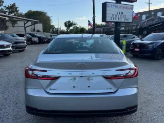 2025 Toyota Camry Hybrid LE