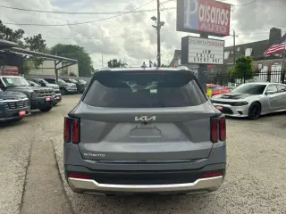 2024 Kia Sorento S 2WD