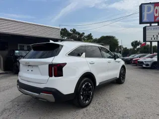 2024 Kia Sorento S 2WD