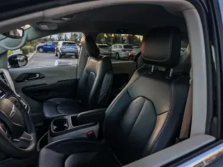 Chrysler Pacifica Plug-In Hybrid 2024 Road Tripper 4dr Mini-Van