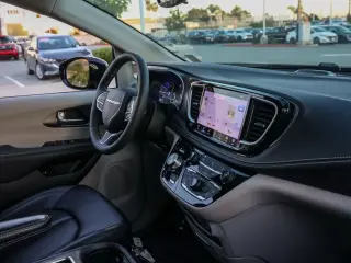 Chrysler Pacifica Plug-In Hybrid 2024 Road Tripper 4dr Mini-Van