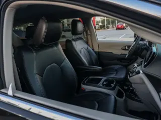 Chrysler Pacifica Plug-In Hybrid 2024 Road Tripper 4dr Mini-Van