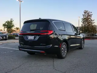 Chrysler Pacifica Plug-In Hybrid 2024 Road Tripper 4dr Mini-Van