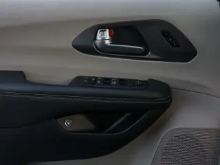 Chrysler Pacifica Plug-In Hybrid 2024 Road Tripper 4dr Mini-Van