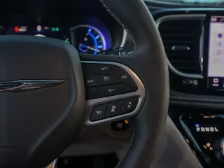 Chrysler Pacifica Plug-In Hybrid 2024 Road Tripper 4dr Mini-Van