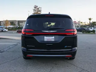 Chrysler Pacifica Plug-In Hybrid 2024 Road Tripper 4dr Mini-Van