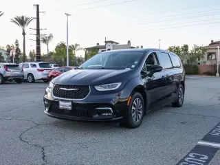 Chrysler Pacifica Plug-In Hybrid 2024 Road Tripper 4dr Mini-Van
