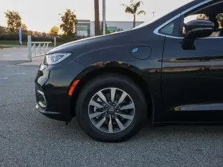 Chrysler Pacifica Plug-In Hybrid 2024 Road Tripper 4dr Mini-Van