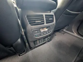 2017 Acura MDX 9-Spd AT w/Tech and Entertainment Package