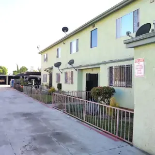 Compton –Apt 3 recamaras
