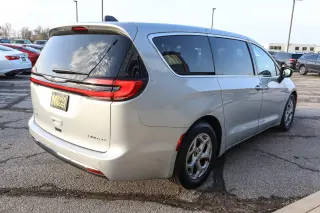 2024 Chrysler Pacifica Limited FWD