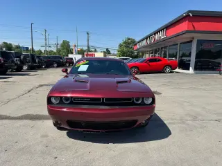 2019 Dodge Challenger SXT RWD